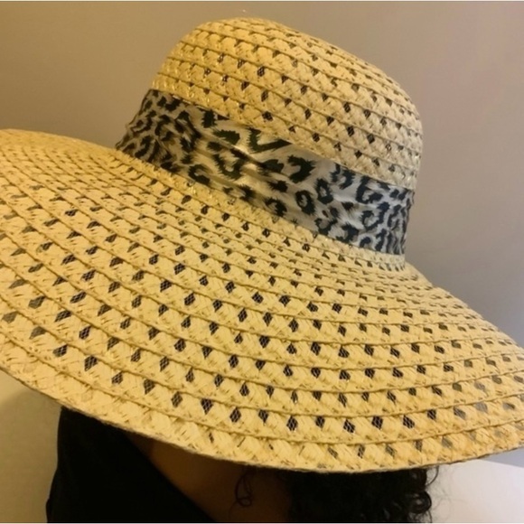 Accessory Bundle-Beach Hat and Sunglasses - Picture 4 of 10
